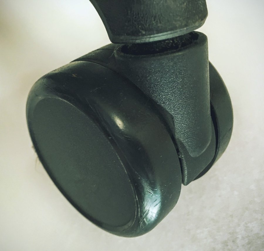 PU vs nylon vs rubber vs cast iron: material selection table